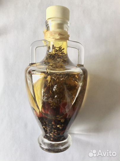 Стеклянные бутылки с оливковым маслом винтажные