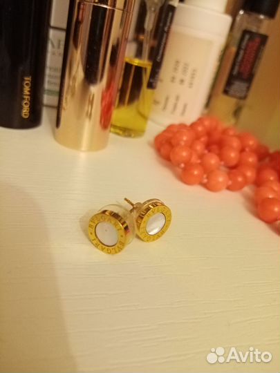 Серьги пуссеты с перламутром