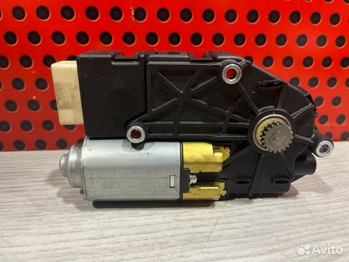 Моторчик открывания кузовного стекла Mercedes-Benz