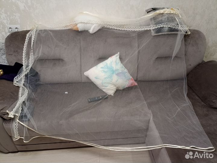 Балдахин в кроватку бежевый кружево и сетка