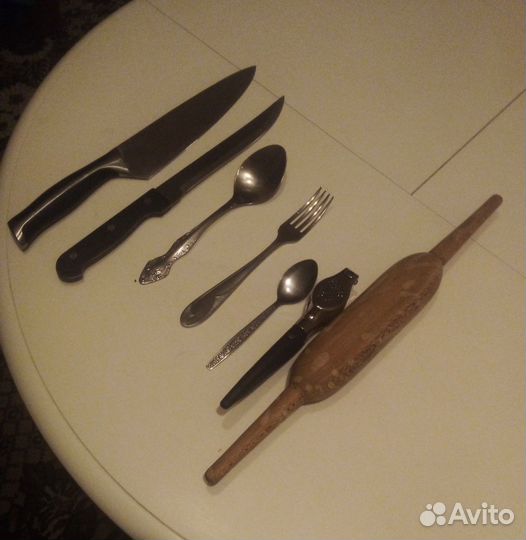 Ложки,Вилки,Ножи,Кувшин,Чеснокодавилка;Щипцы;Блюдо
