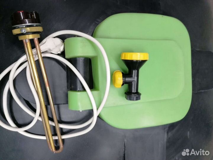 Бак для воды пластиковый с теной