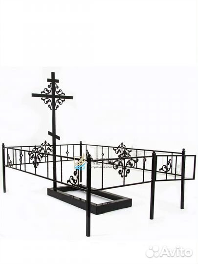 Крест с оградкой разные