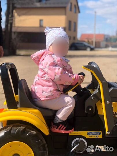 Педальный трактор