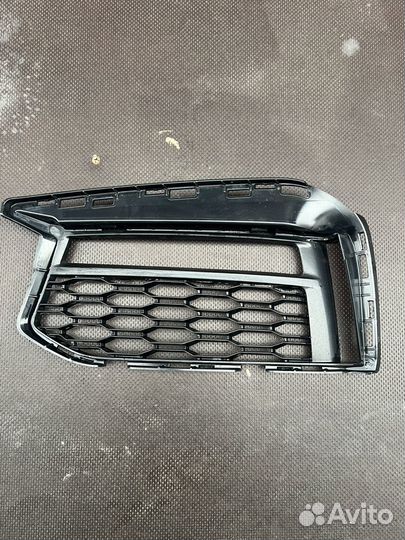 Решетка переднего бампера левая в сборе