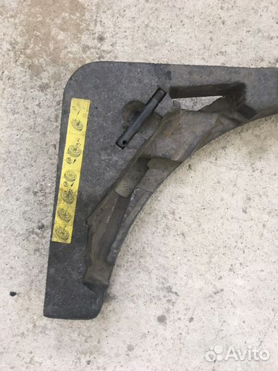 Ящик для инструмента Volkswagen Phaeton(2047)