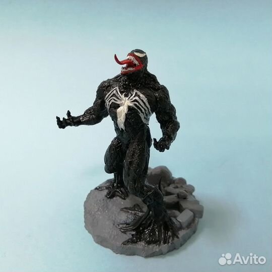 Фигурка Веном