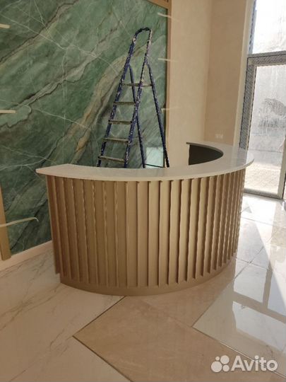 Барная стойка ресепшн из камня