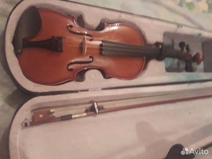Музыкальный инструмент скрипка