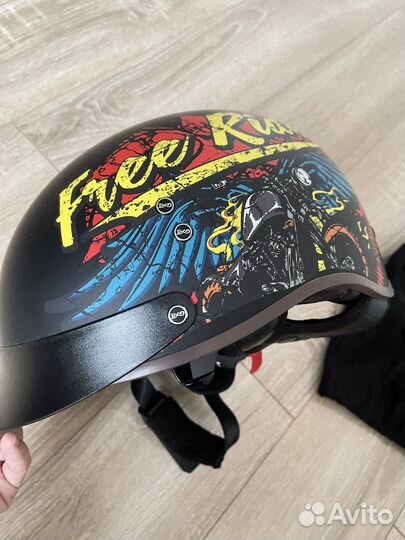 Фирменная каска helmets