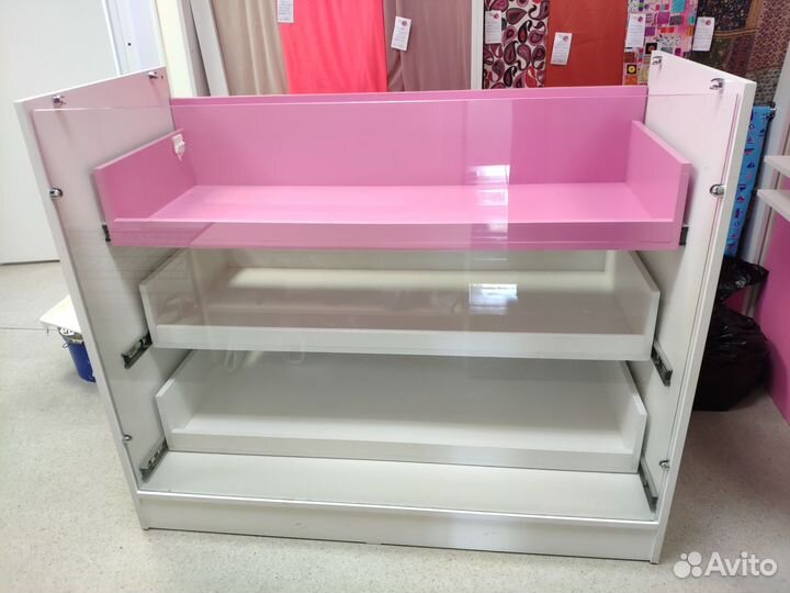 Витрина тумба бело-розовая