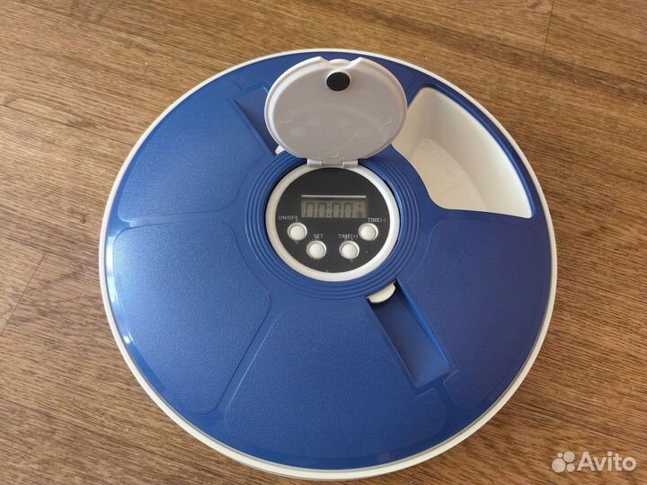 Автоматическая кормушка для кошек и собак