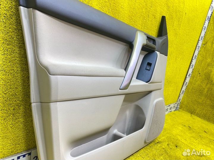 Обшивка дверей передняя левая Toyota Land Cruiser