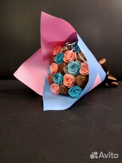 Шоколадные Розы и Сердца - 19 шт в Букете