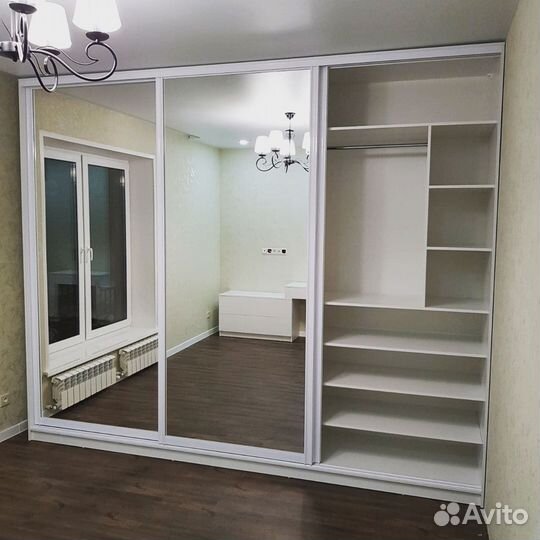 Шкаф с зеркалом