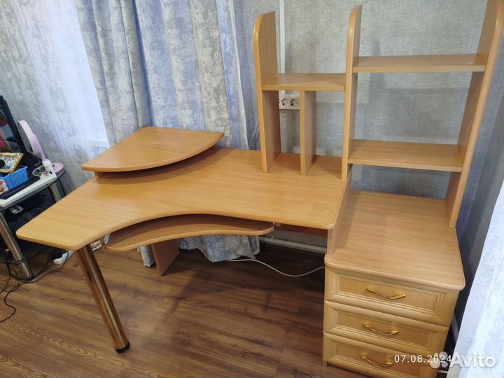 Компьютерный стол