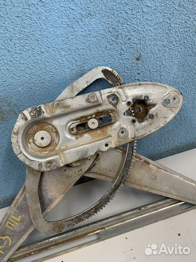 Focus 2 стеклоподъемник передний левый 3M51R23201