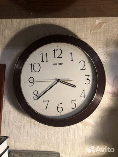 Настенные часы Seiko