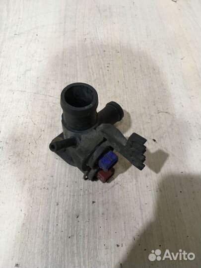 Фланец системы охлаждения Фольксваген пассат Б3