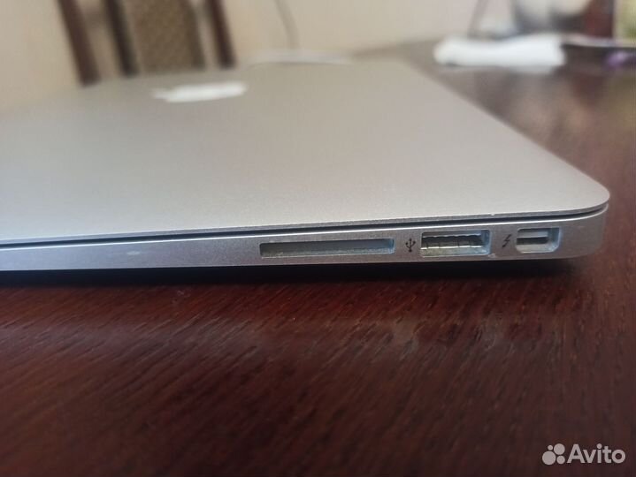 Apple MacBook air 13 2020 8/128Гб 69 циклов