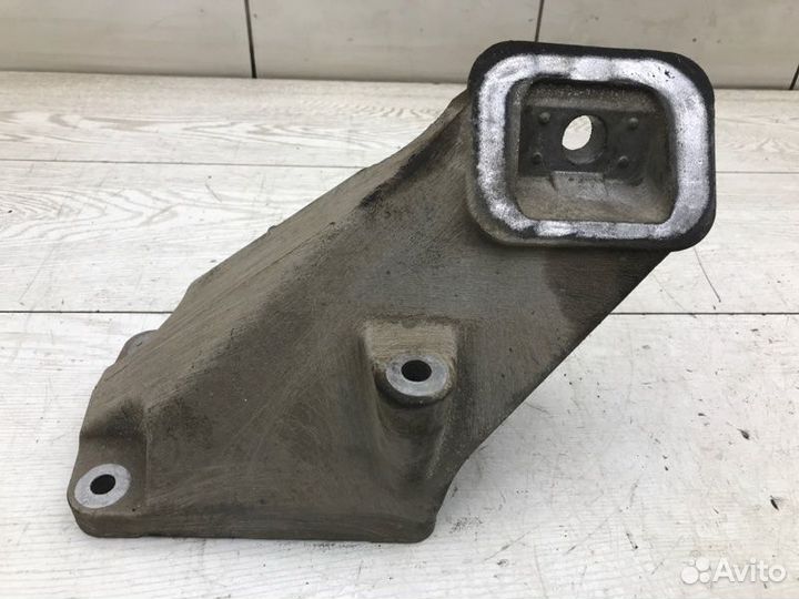 Кронштейн двигателя левый Land Rover Range Rover