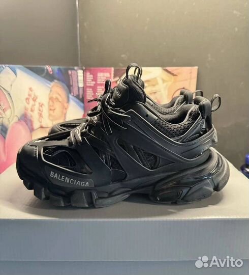 Balenciaga track 1