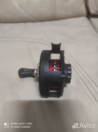 Зимняя рыболовная катушка