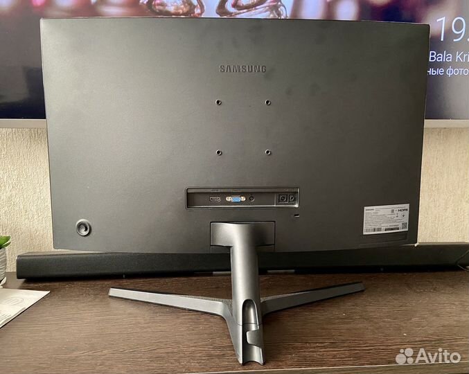 Изогнутый монитор Samsung 27