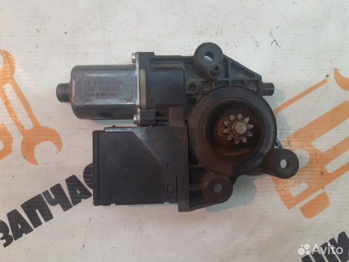 Мотор стеклоподъемника передний правый Renault