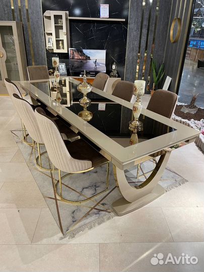 Стол и 8 стульев