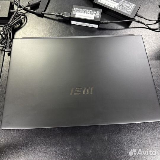 Ультрабук MSI Modern 15 i3-1215/8G/256 как новый