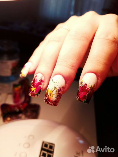 Модель на наращивание ногтей и покрытие