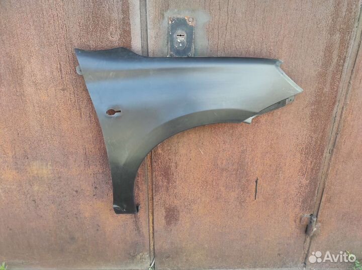 Пластиковое крыло Лада Гранта/Калина 2