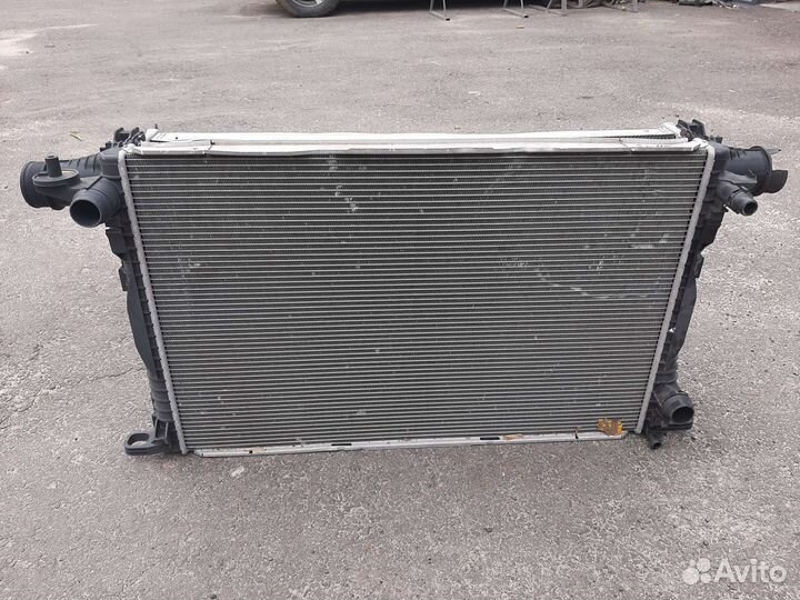 Радиатор охлаждения Audi Q7