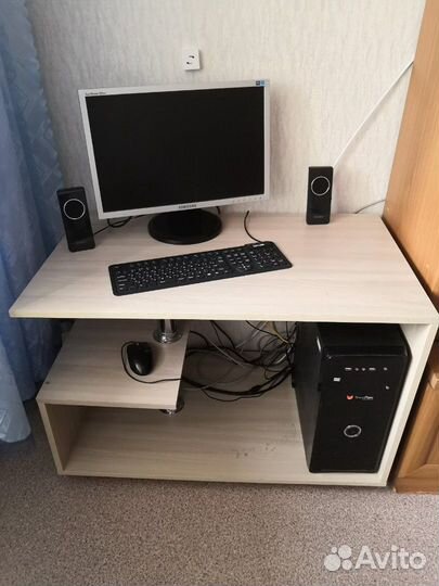 Компьютерный стол