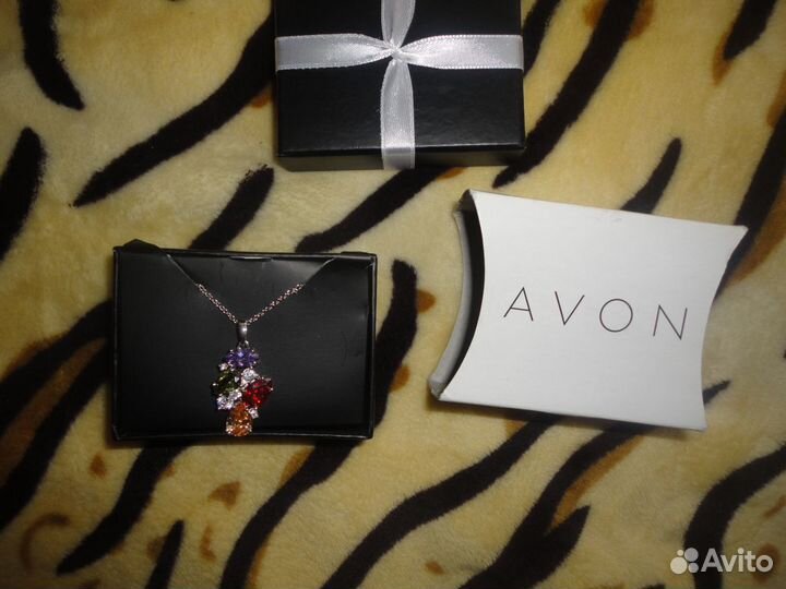 Avon колье 