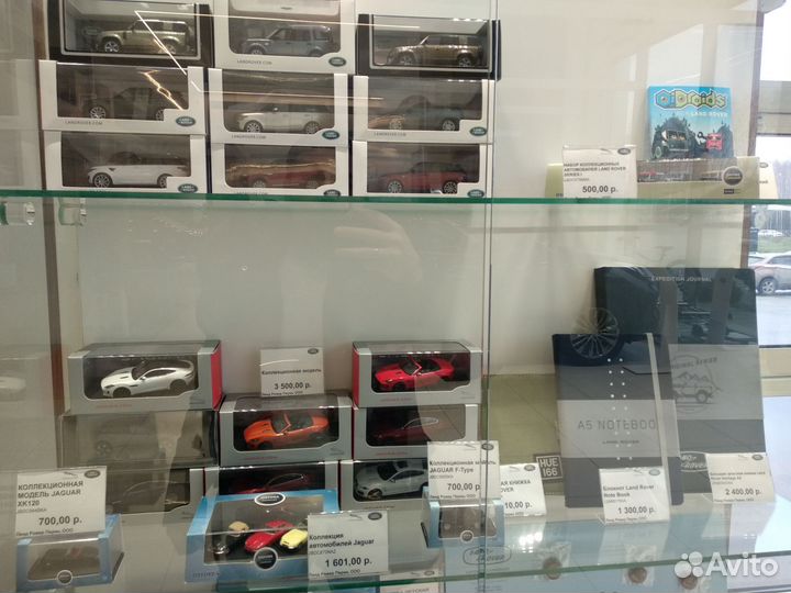 Модель L405 + набор Дефендеров 1:76