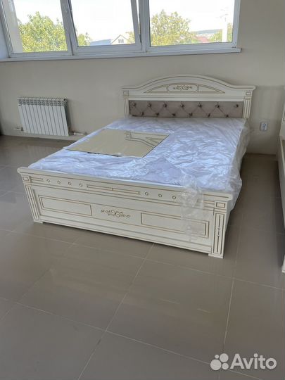 Кровать