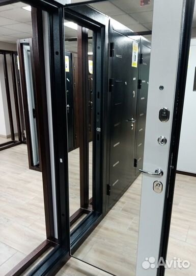 Дверь входная металлическая с откосом