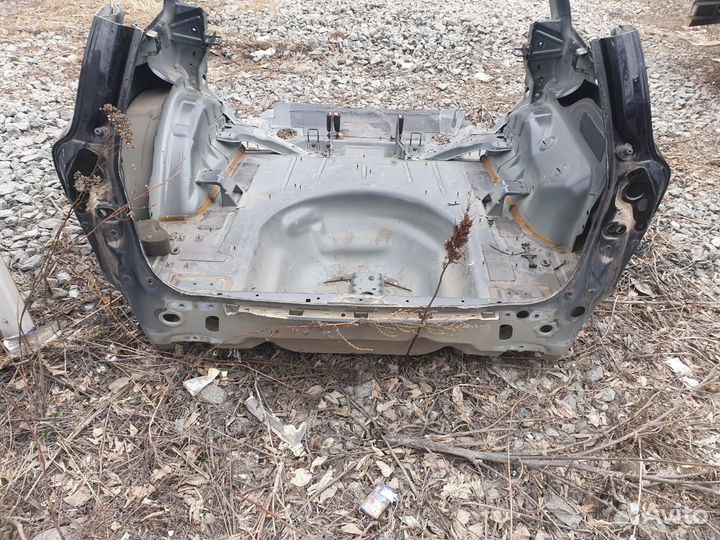 Задняя часть панель задка ниша колеса Volvo XC70