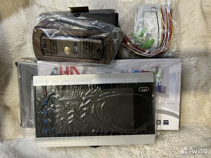 Видеодомофон и вызывная панель