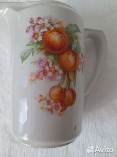 Чашечка с блюдцем и сливочник