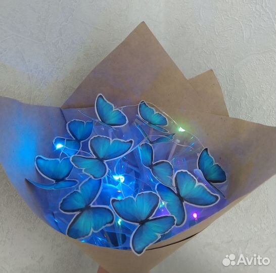 Самодельный букет из светящихся бабочек