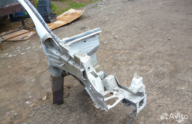 Peugeot partner tepee лонжерон правый,стойка