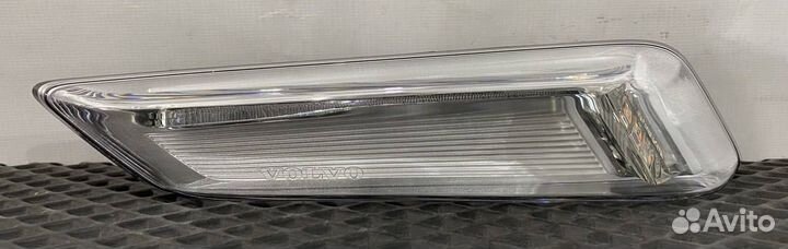 Поворотник правый Volvo FH5 84389835