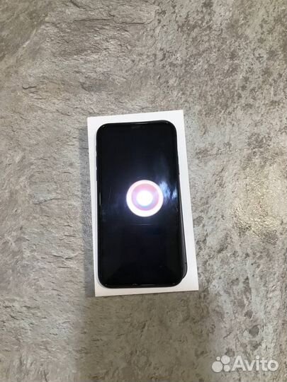 Телефон iPhone 11