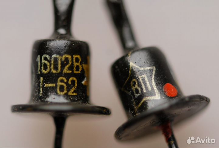 Транзисторы и другие радиодетали СССР