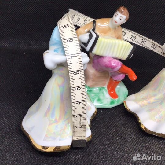 Статуэтки Гармонист и поясуньи Дулево