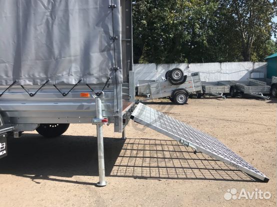 Прицеп 32.022 фургон с задним трапом для заезда