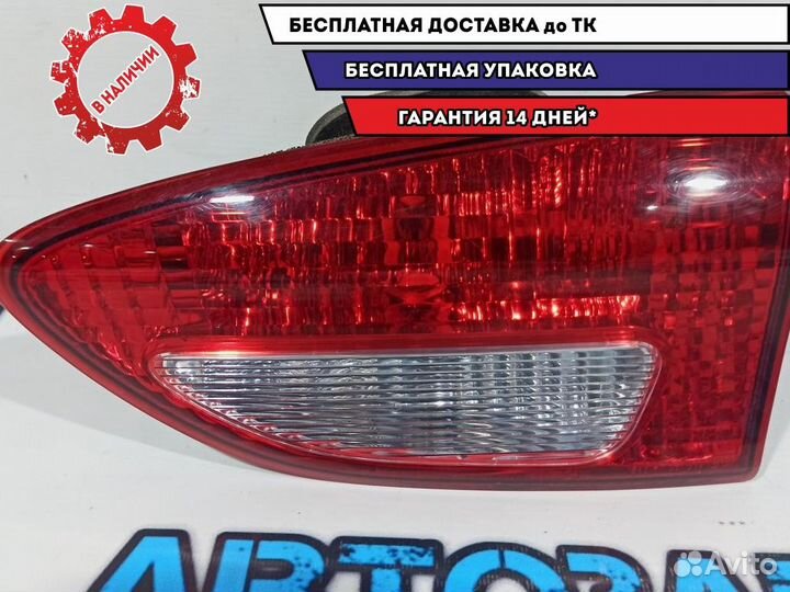 Фонарь задний внутренний левый Subaru Tribeca 8425
